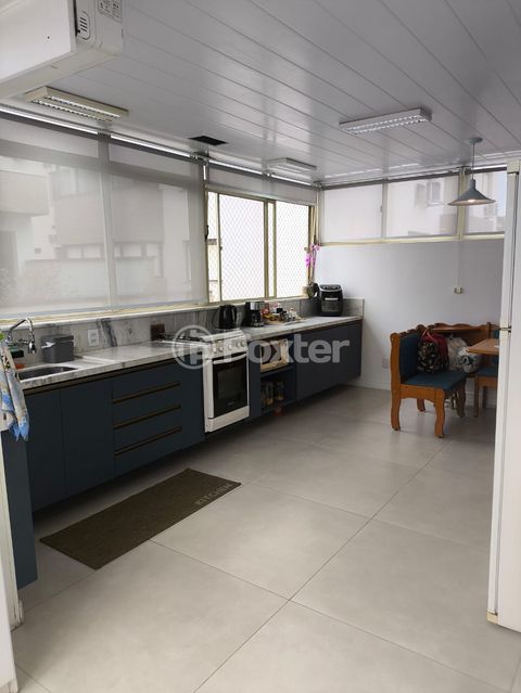 Image 6 - 931579