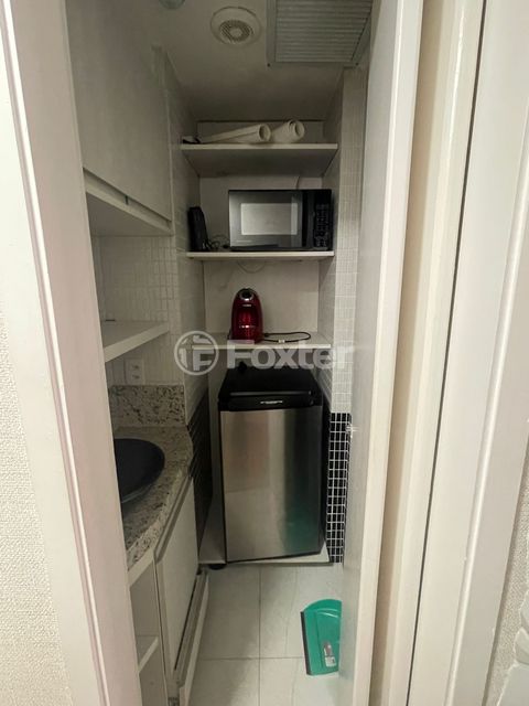 Image 3 - 931596