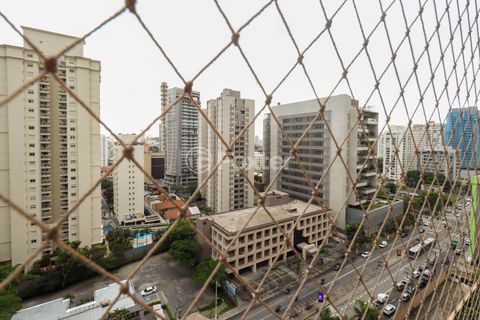 Image 12 - 931720