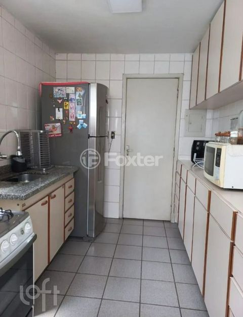 Image 3 - 931771