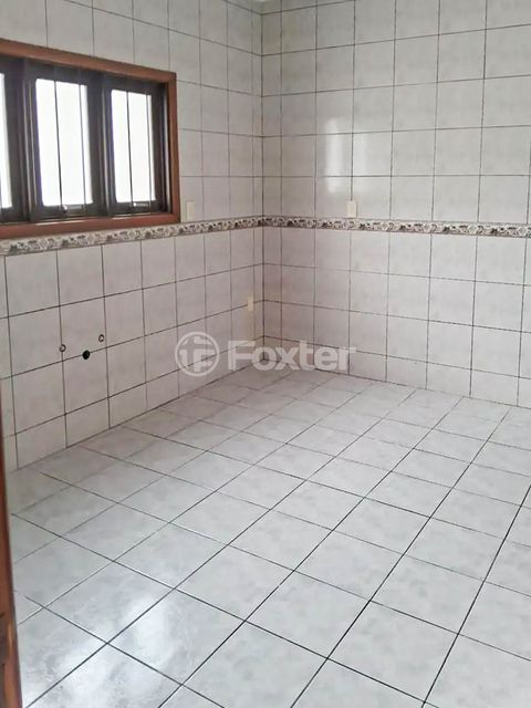 Image 3 - 931805
