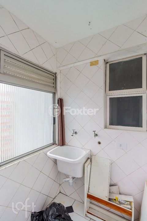 Image 5 - 931812
