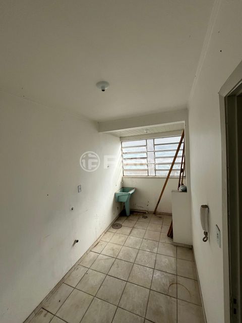 Image 3 - 931888