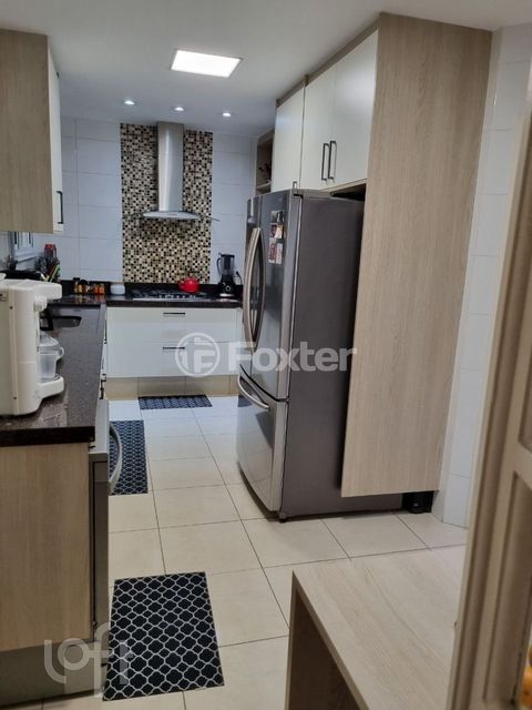 Image 2 - 931910