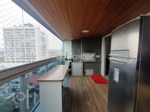 Image 4 - 931940
