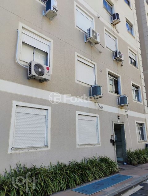 Image 11 - 931957