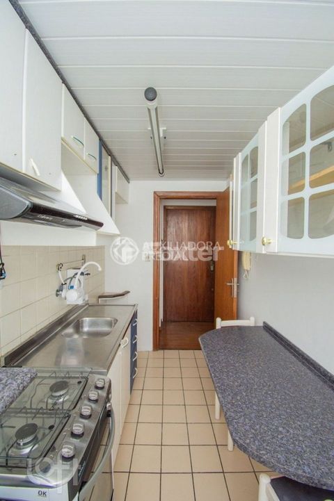 Image 6 - 931986