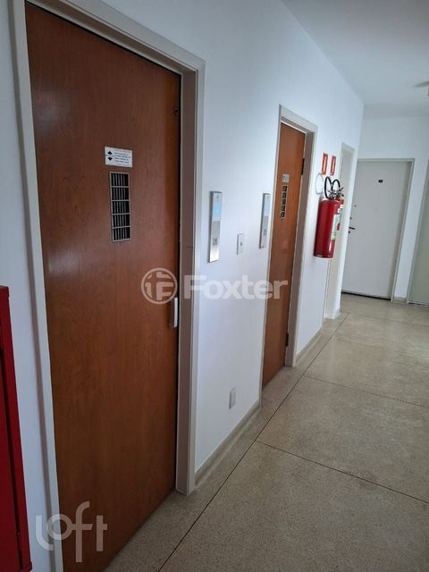 Image 7 - 932105