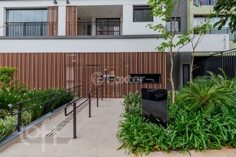 Image 17 - 932212