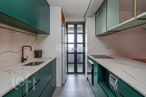 Image 7 - 932300