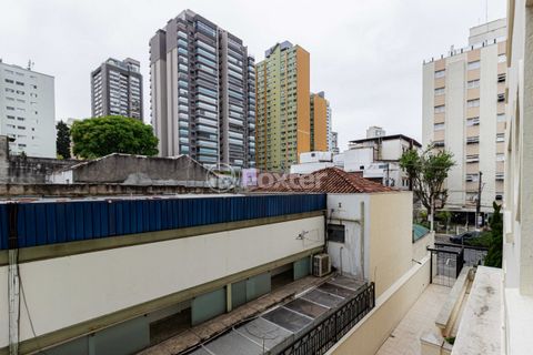 Image 18 - 932304