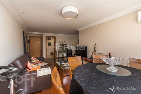 Image 4 - 932312
