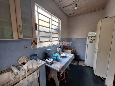 Image 5 - 932351