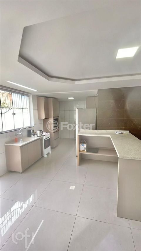 Image 4 - 932361