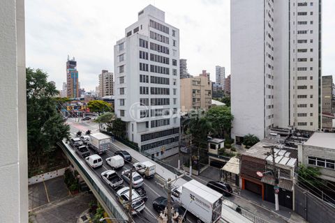 Image 10 - 932380