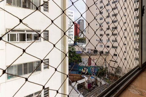 Image 15 - 932380