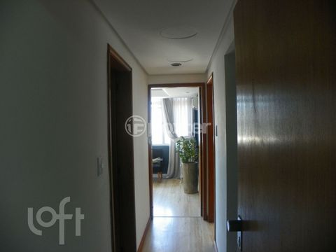 Image 6 - 932413