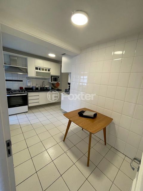 Image 7 - 932424