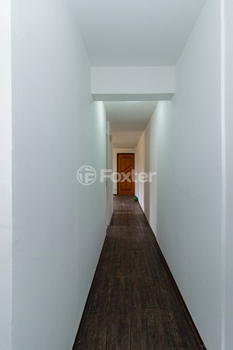 Image 5 - 932435