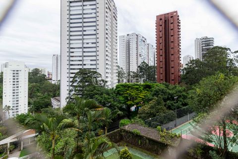 Image 11 - 932435