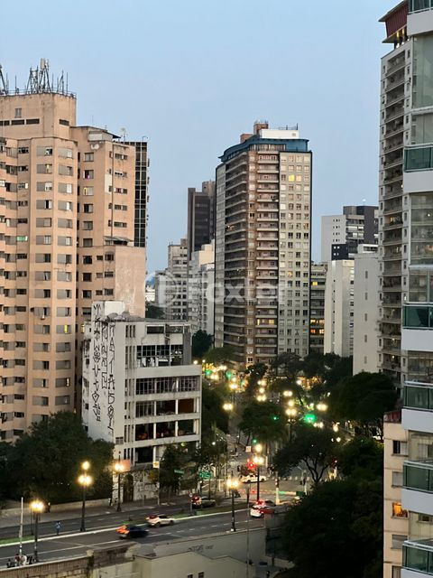 Image 2 - 932489