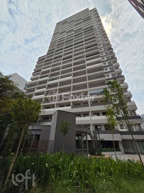 Image 11 - 932517