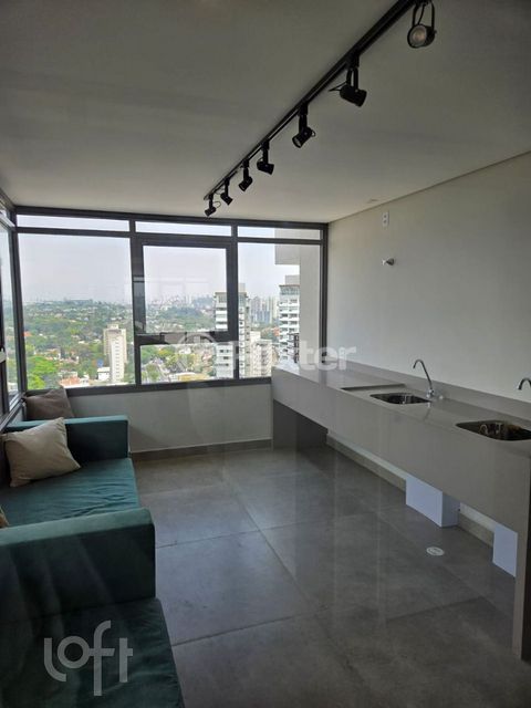 Image 13 - 932519