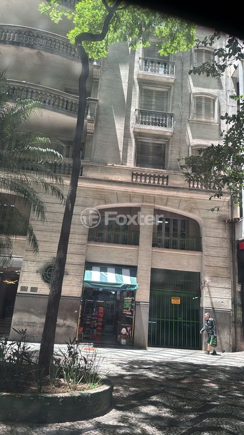 Image 1 - 932562
