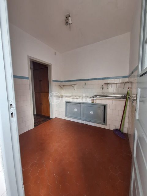 Image 3 - 932568