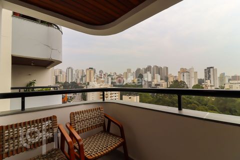 Image 4 - 932596