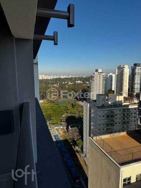 Image 5 - 932615
