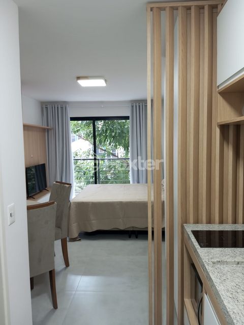 Image 3 - 932624