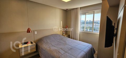 Image 8 - 932630