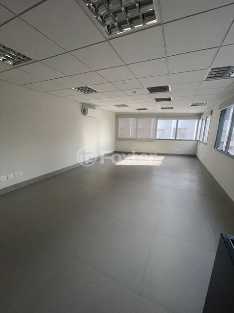 Image 3 - 932660