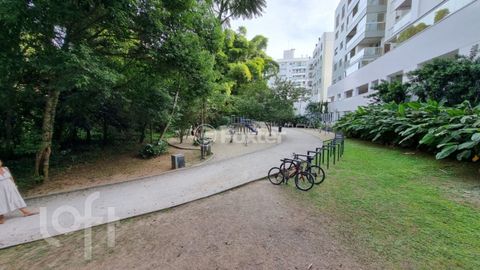 Image 11 - 932703