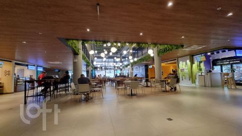 Image 8 - 932703
