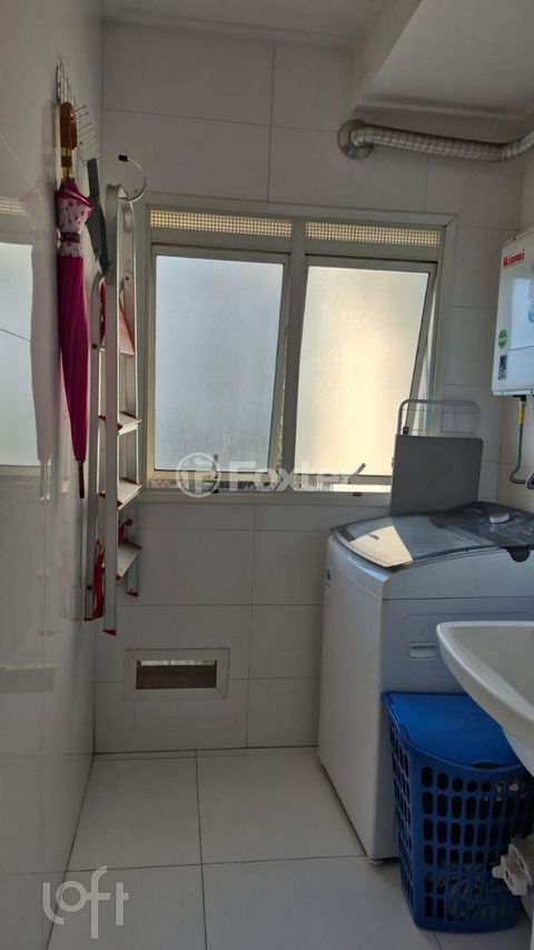 Image 3 - 932704