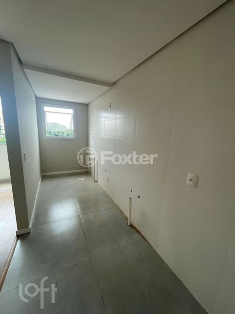 Image 5 - 932743
