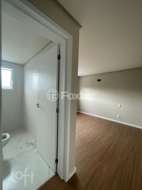 Image 7 - 932743