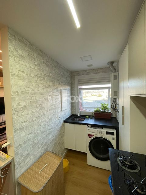 Image 4 - 932761