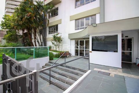 Image 3 - 932942