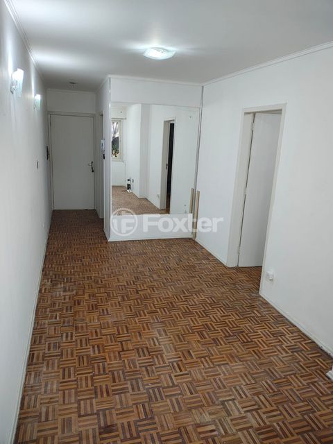 Image 3 - 933520