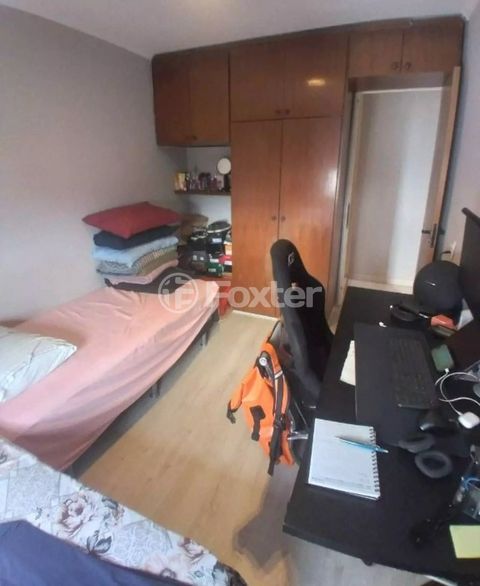 Image 7 - 933537