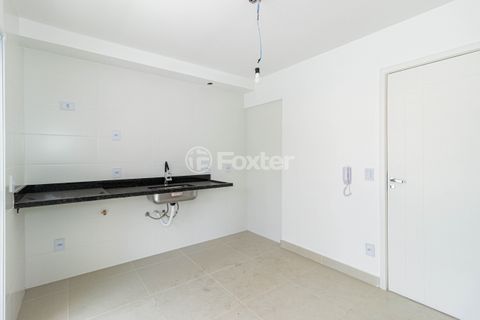 Image 7 - 933685