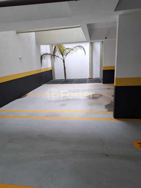 Image 3 - 933696