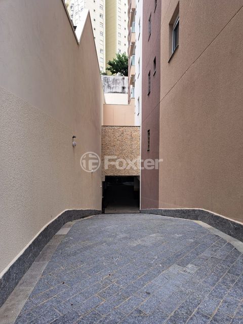 Image 3 - 933701