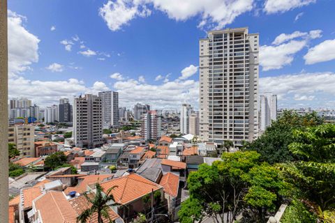 Image 17 - 933702
