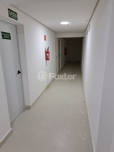 Image 2 - 933705