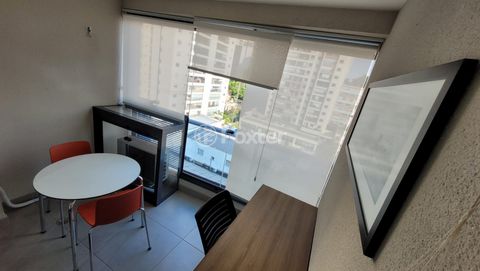 Image 8 - 933707