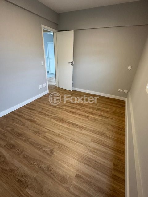 Image 3 - 935298